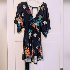 EXPRESS Floral Print Romper V-neck with Keyhole Back SZ L